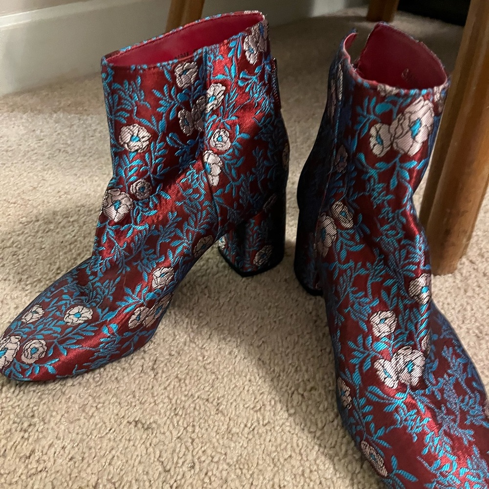 Gianni bini size 8 floral booties